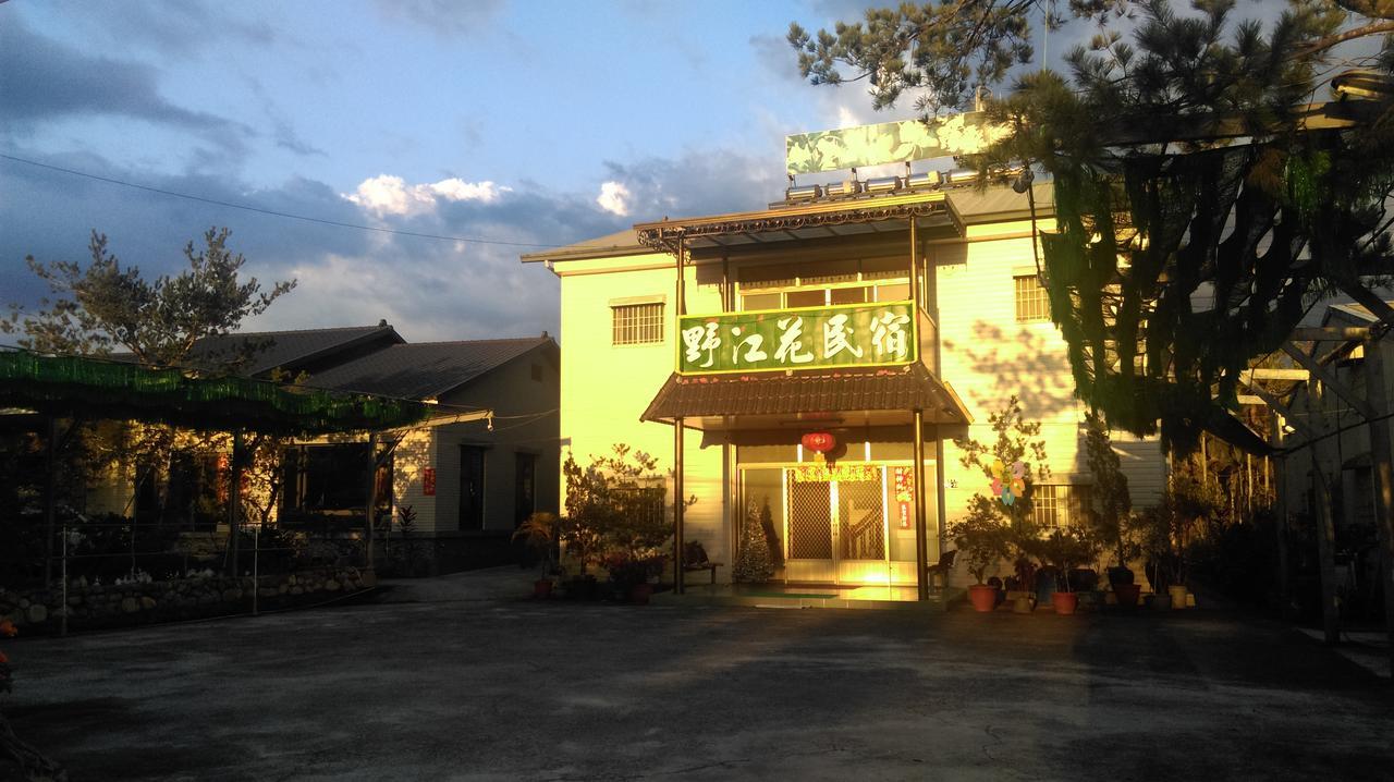 Sun Moon Lake Wild Flower Bed and Breakfast Yuchi Exterior foto